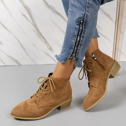 Selene Stivaletti Donna a Punta | Tacchi Bassi, Zip Laterale, con Lacci - Stivaletti donna marroni in suede con punta, lacci frontali, zip laterale e tacco basso. - nero / 36