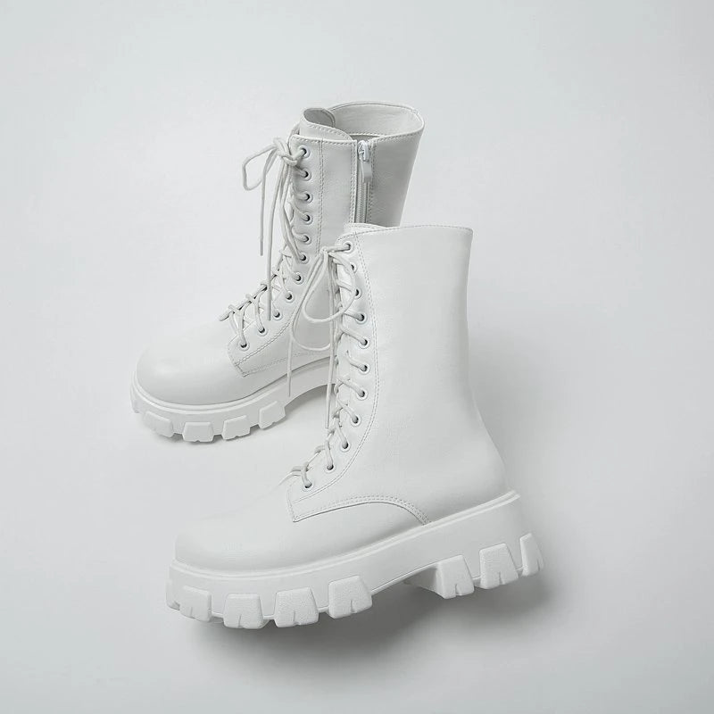 Sentiero Stivali Donna Stringate | a Metà Polpaccio, con Plateau e Cerniera - Stivali donna bianchi stringati con plateau e suola carrarmato, metà polpaccio, pelle liscia. - Nero / 35 - botas mujer, footwear autunno-inverno, stivaletti moda, stivali, stivali alla caviglia, stivali casual, stivali con lacci, stivali d'inverno, stivali eleganti