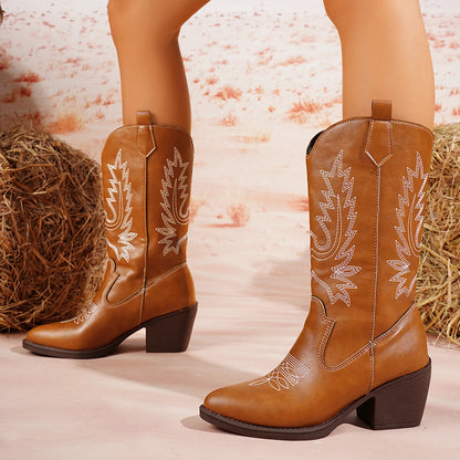 Solace Stivali da Cowboy Donna Ricamati | Tacco Quadrato, Suola Spessa, a Punta - Stivali da cowboy donna marroni in pelle con ricami bianchi, tacco quadrato e punta affilata. - Arancione / 36